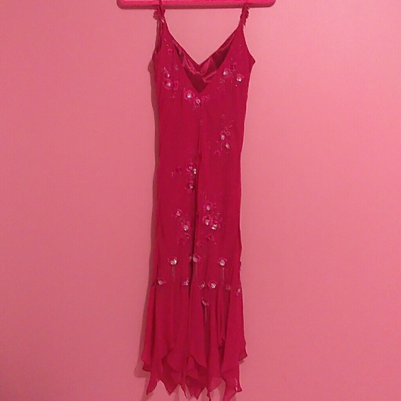 This dress is perfect for any dressy occasion - Picture 4 of 6